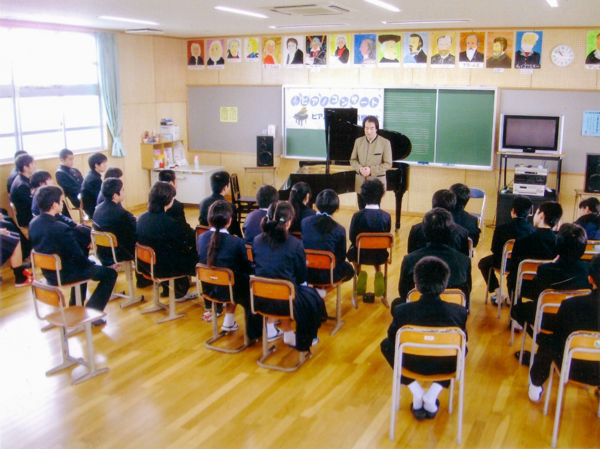 全国各地の小中学校への訪問コンサートは福田さんのライフワークの一つ。山形でも小中学校をはじめ、療育施設や養護学校にて訪問コンサートを実施してきました（写真提供：福田直樹さん）