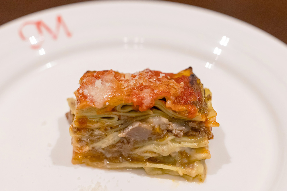 ウコギを練り込んだ手打ちパスタのラザニア