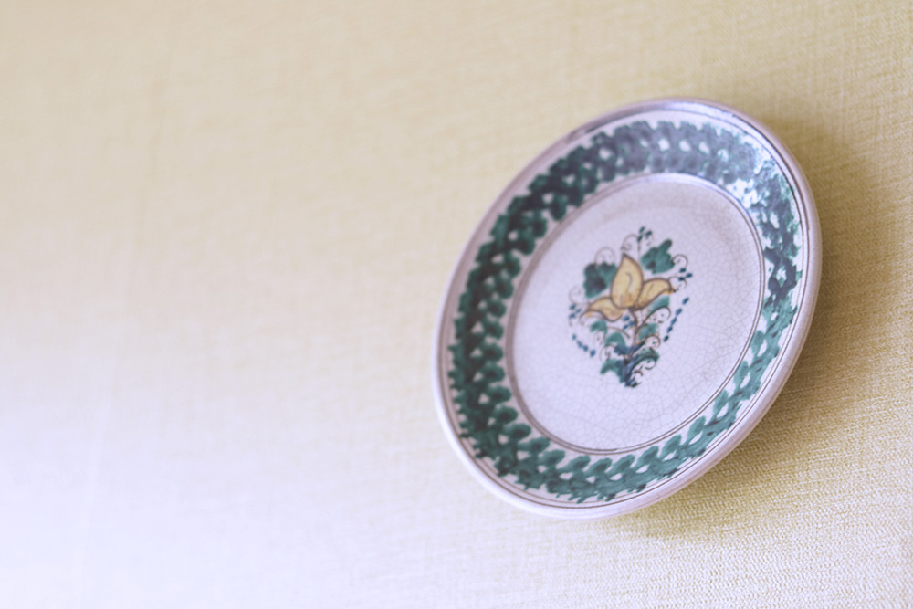 シチリア島のカルタジローネのお皿