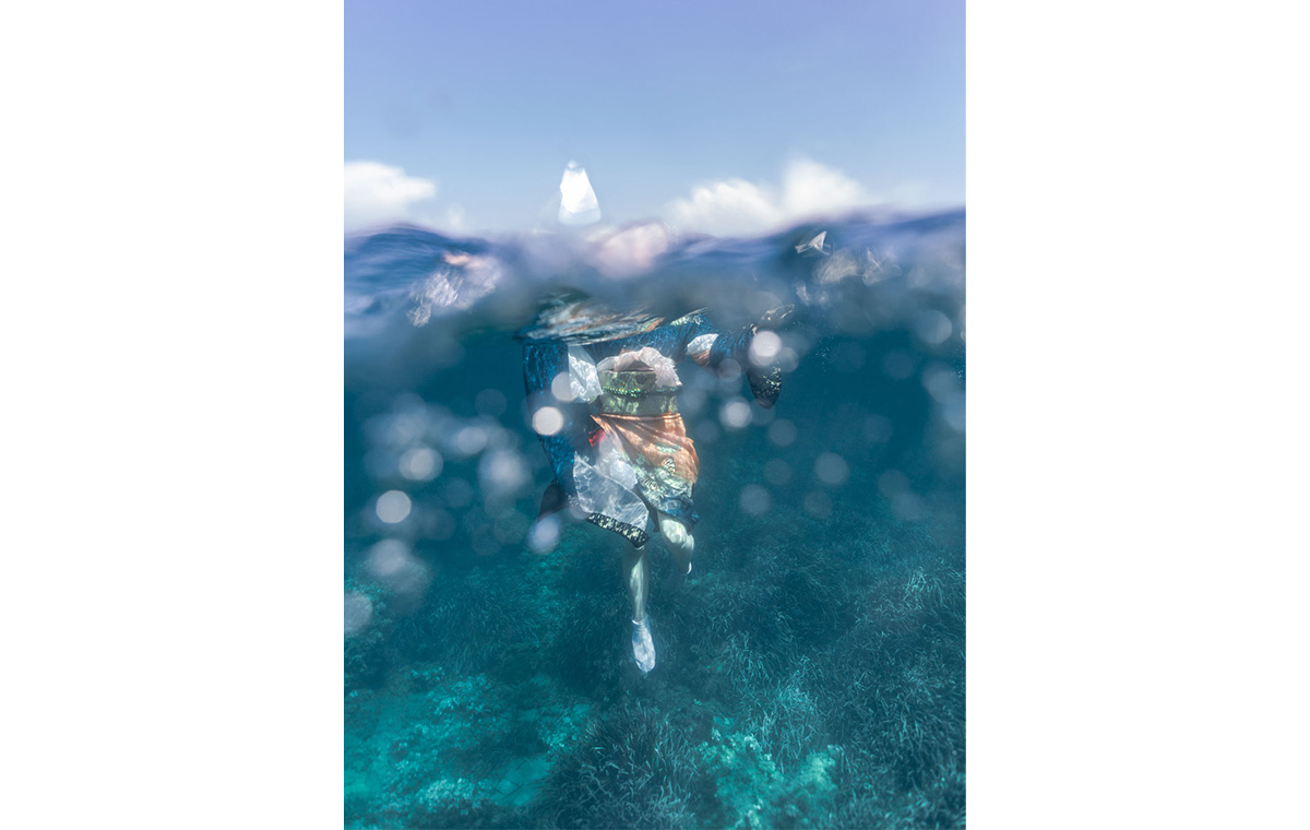 かん奈さんが振袖で海に飛び込んだときの写真。「Underwater」(海中)と名付けられた作品のひとつ（写真提供：Oriori）