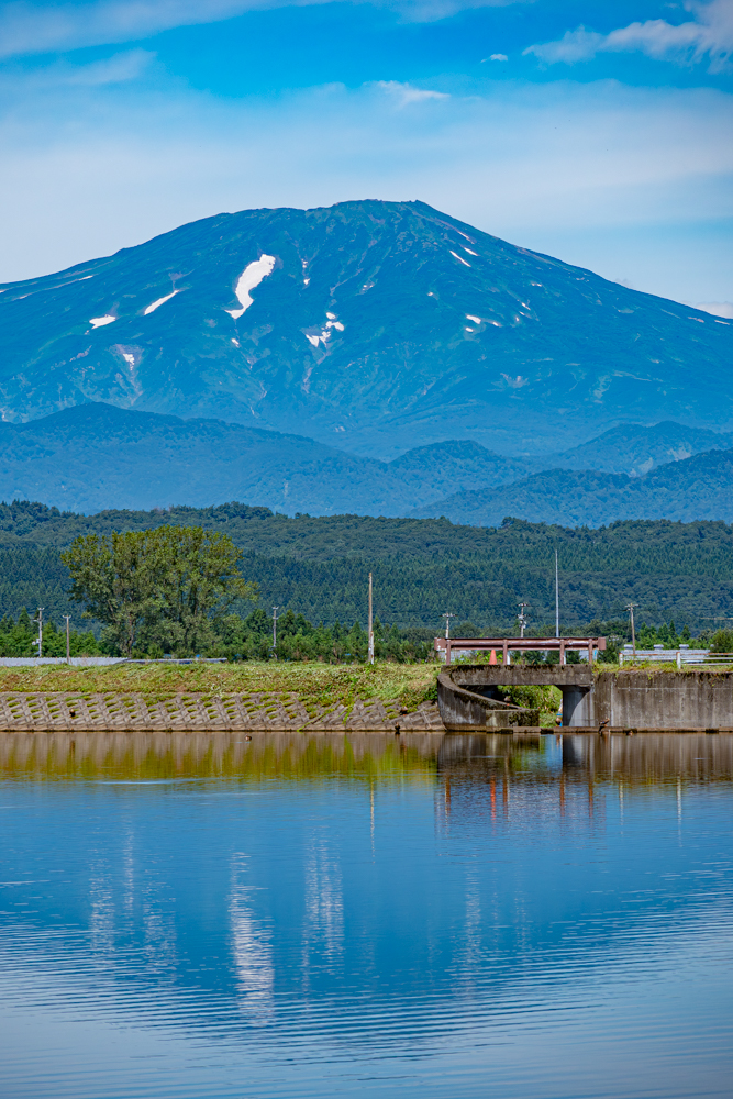 ため池の出水口。灌漑用水が田畑に恵みをもたらす