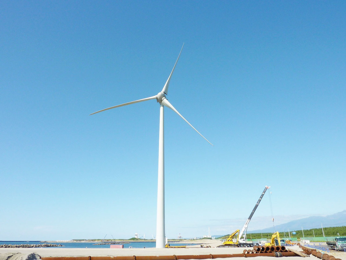 2009年より稼働する酒田大浜風力発電所（画像提供：加藤総業）