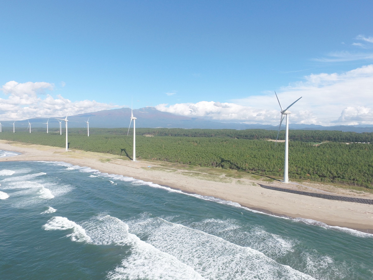 遊佐風力発電所は2010年より、西遊佐風力発電所は2017年より運転を開始（画像提供：加藤総業）