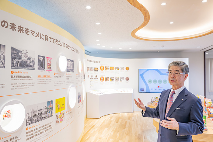 鈴木さんが最も大切にしていることが“喜働”（きどう）。「働くことで生まれる喜びとやりがいは、商品を通じて社会に届き、たくさんの人の笑顔を生み出す力になるという考えを表したものです。誇りと働きがいを感じる制度をつくるとともに、多様性ある組織づくりとイノベーションを生み出す人づくりを行っていきます」と鈴木さん