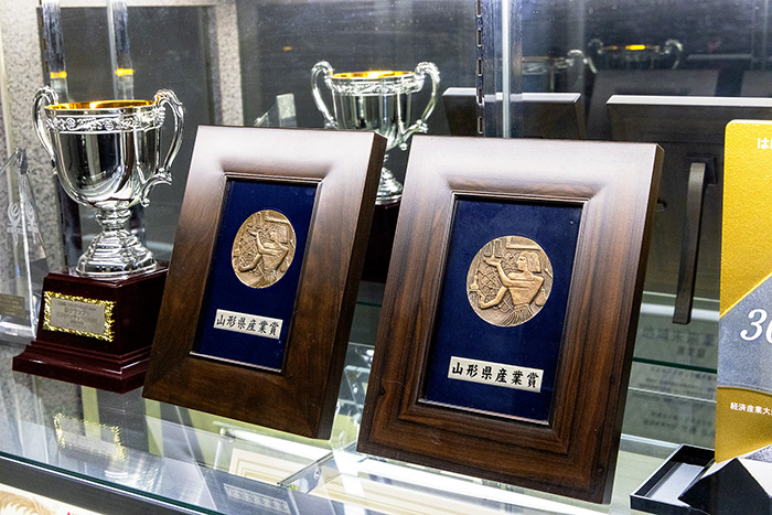 経済産業省 新・ダイバーシティ経営企業100選(令和3年)や山形県産業賞など受賞歴も多数あります